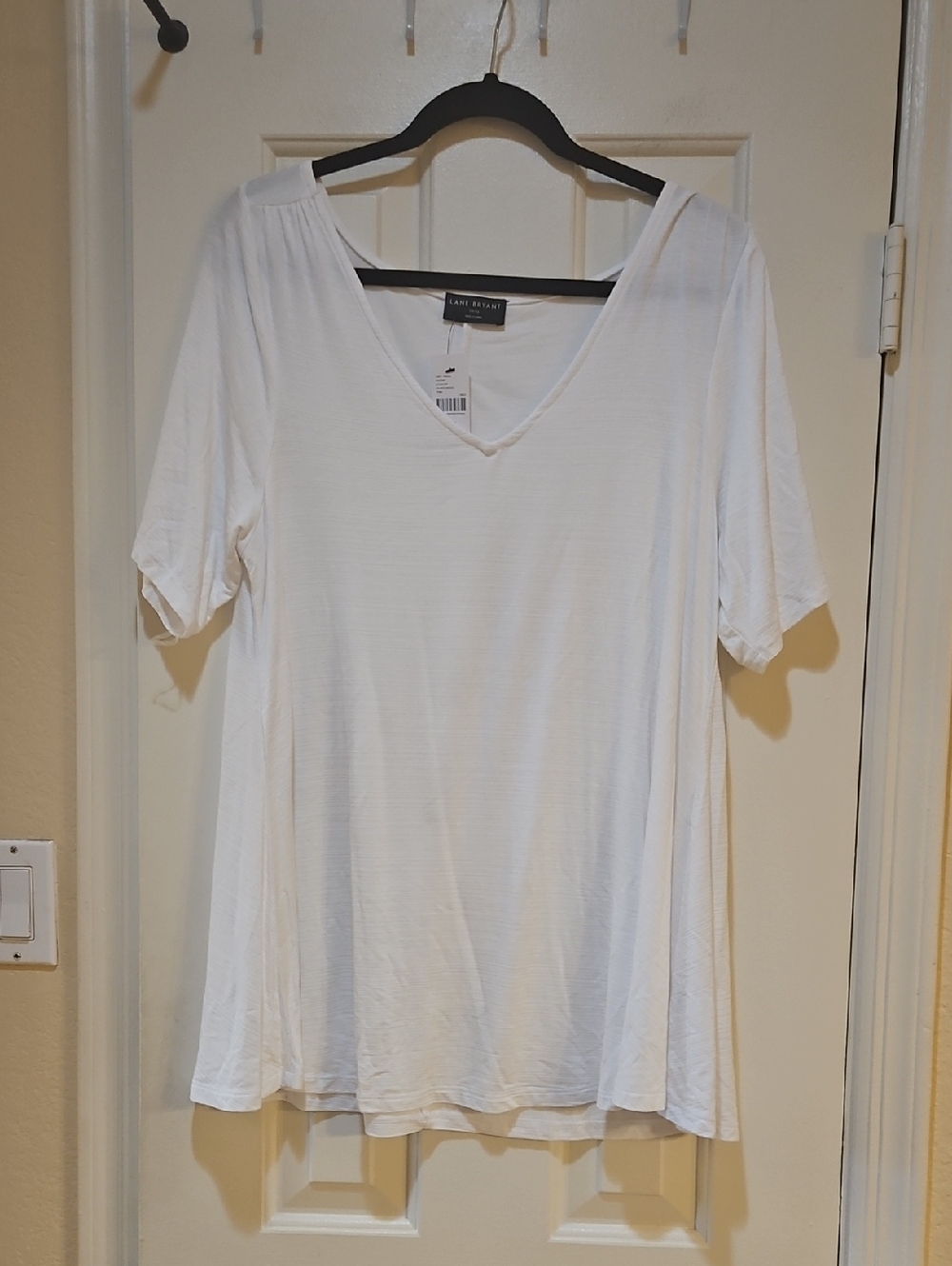 Lane Bryant White V-Neck Short Sleeve Swing Top